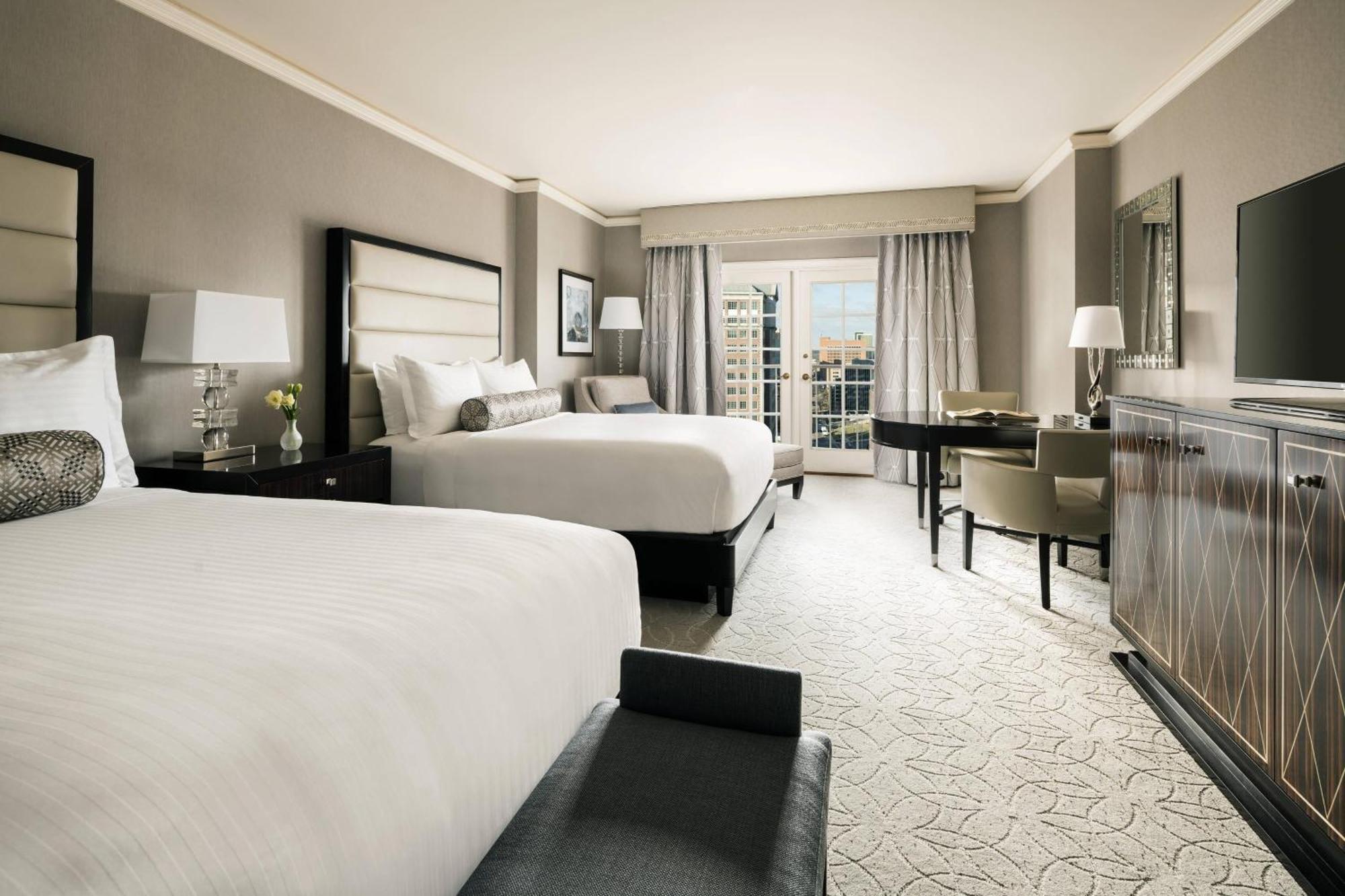 Club level, Guest room, Queen