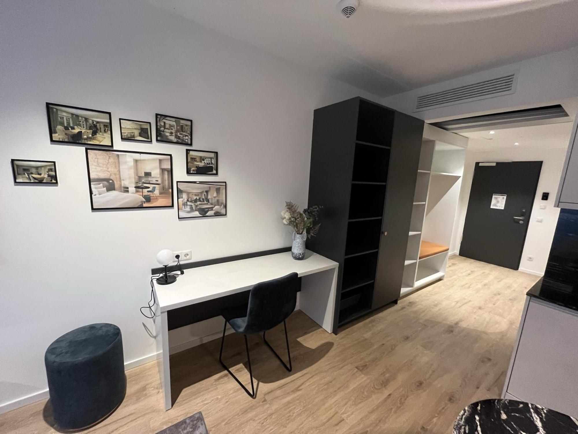 Estudio con balcón