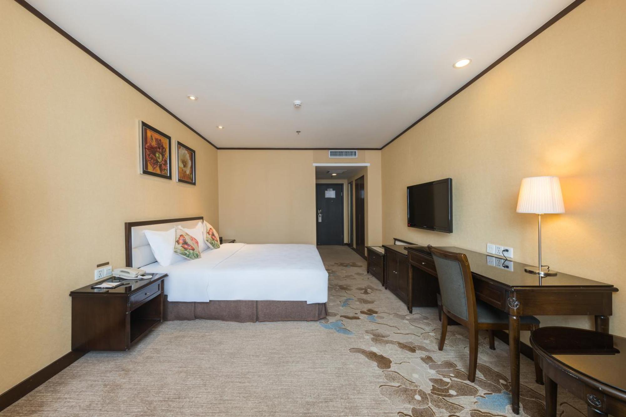 Deluxe Queen Room