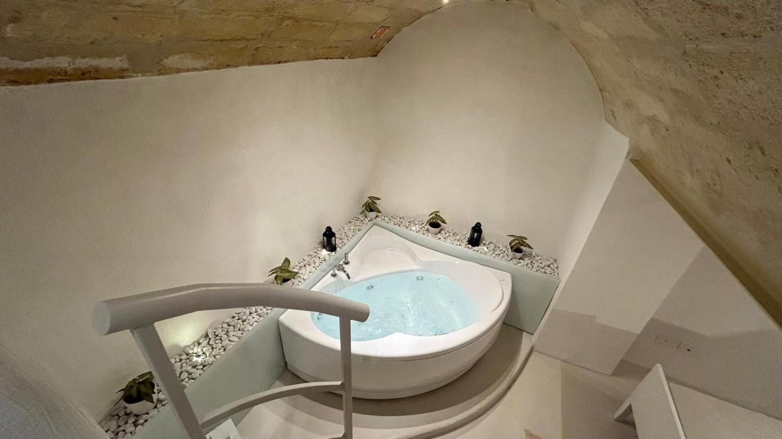 Deluxe Double Room Bath