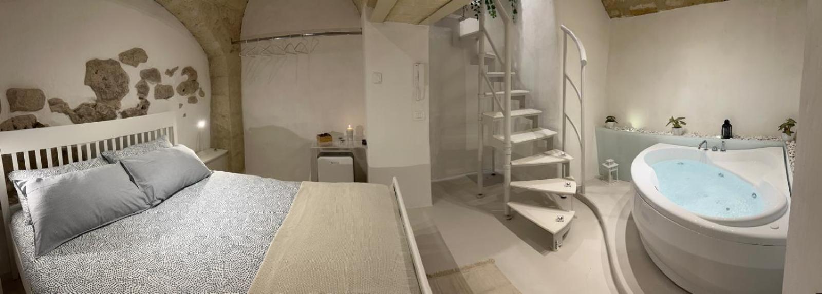 Deluxe Double Room Bath