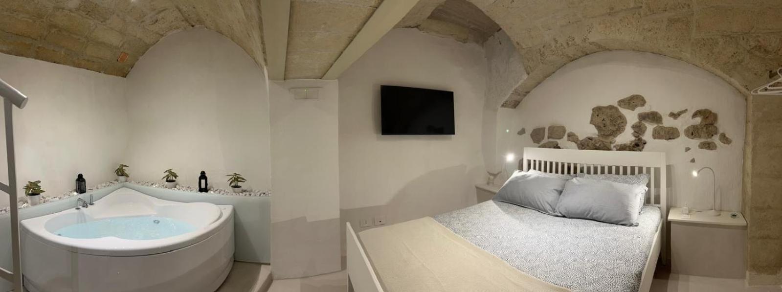 Deluxe Double Room Bath