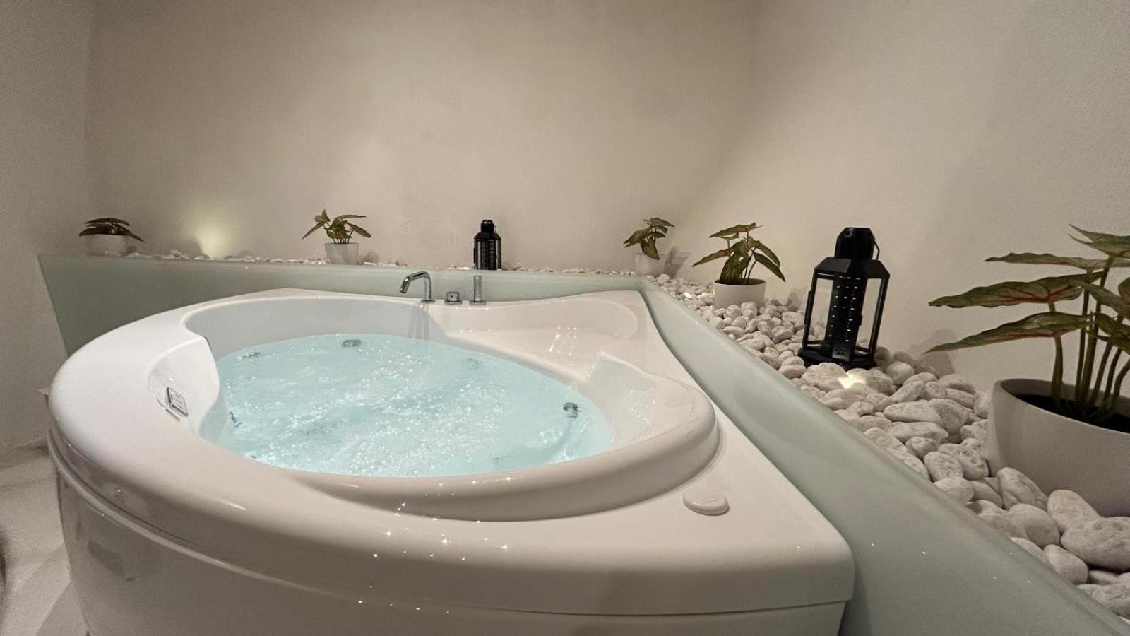 Deluxe Double Room Bath