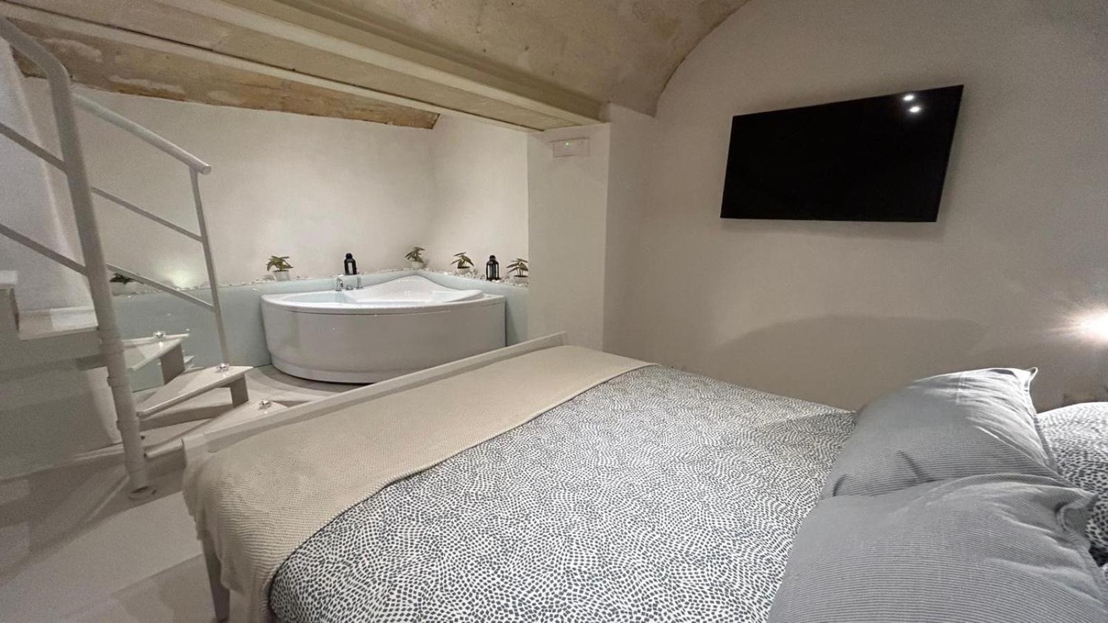 Deluxe Double Room Bath
