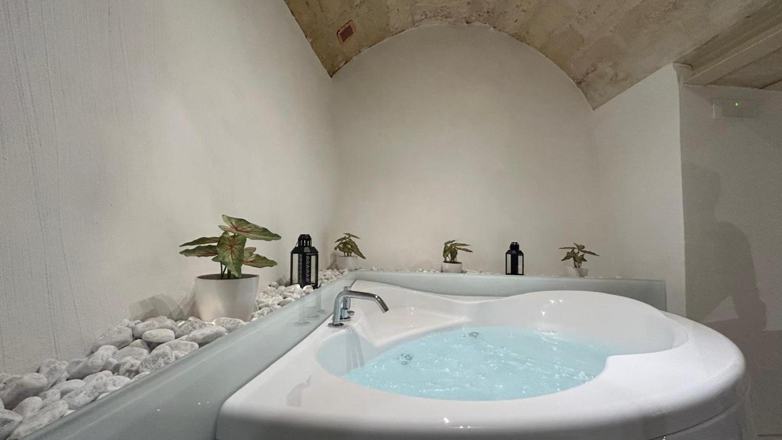 Deluxe Double Room Bath