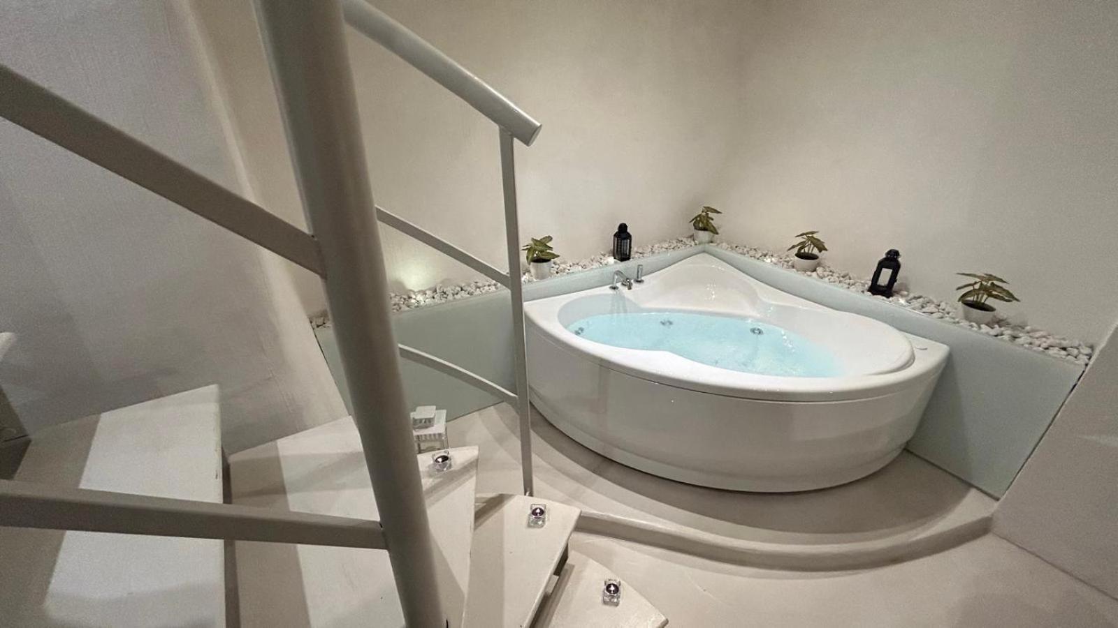 Deluxe Double Room Bath
