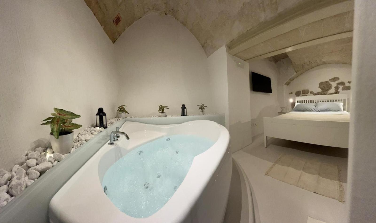 Deluxe Double Room Bath