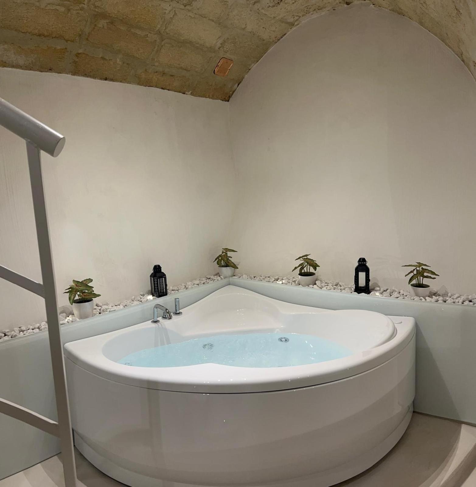 Deluxe Double Room Bath