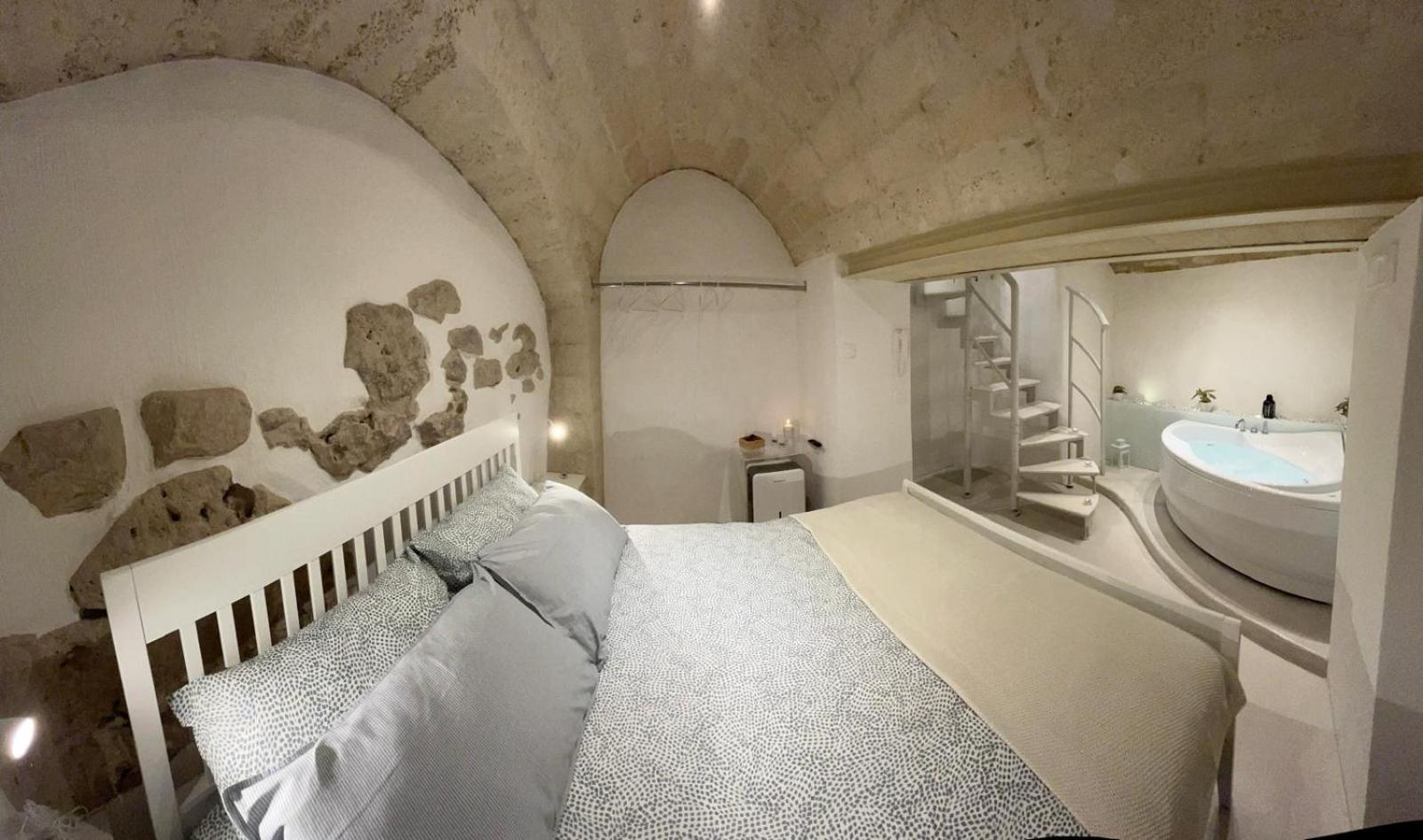 Deluxe Double Room Bath