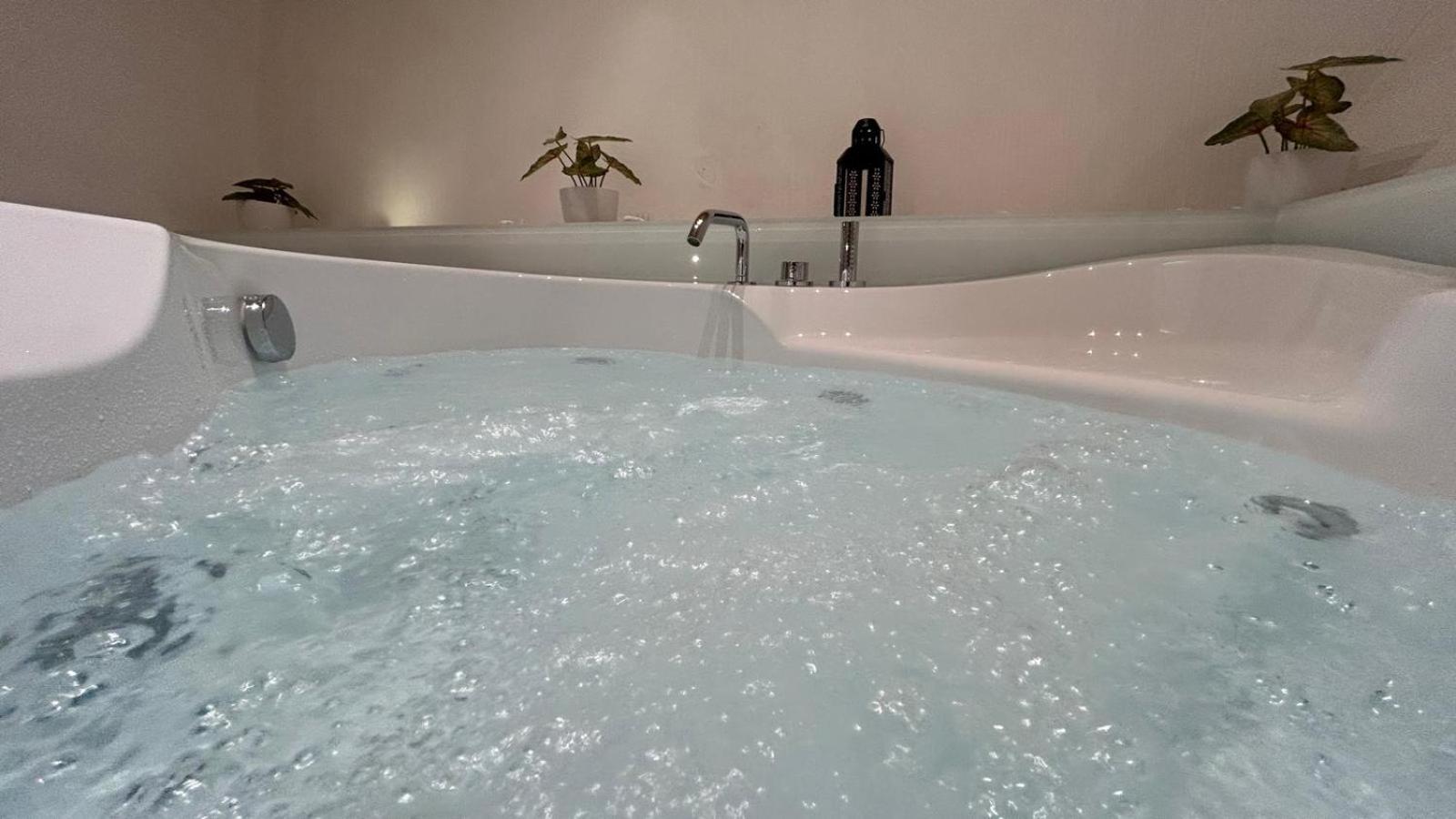 Deluxe Double Room Bath