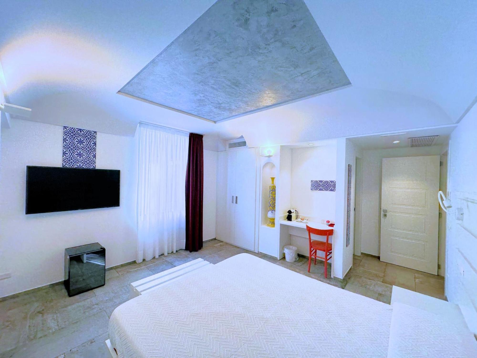 Deluxe Double Room Side Sea View