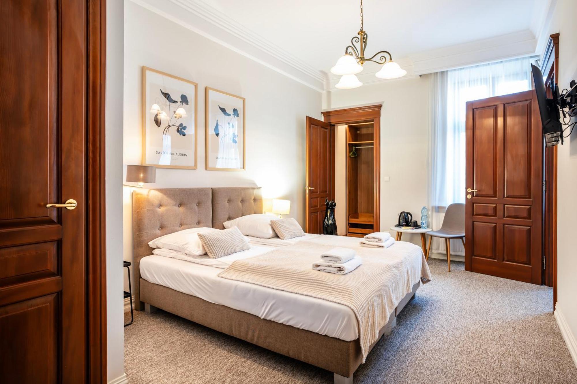 Vierbettzimmer mit Balkon