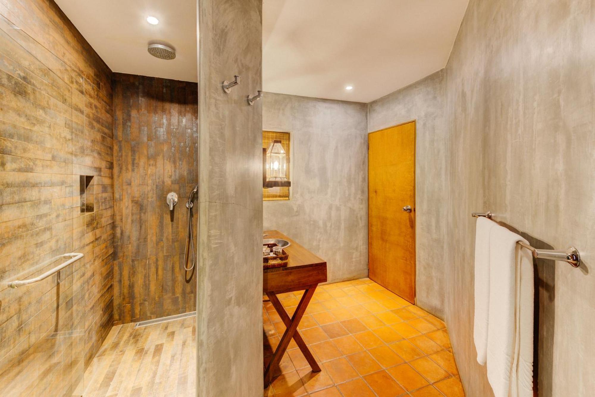 Jungle Chalet mit Kingsize-Bett – 10% Rabatt auf Safari | Kostenloser Cocktail pro Person bei Buchung während der Sternebeobachtung