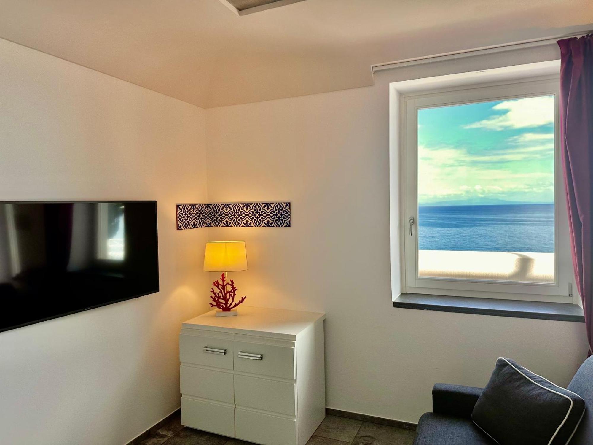 Deluxe Suite Balcony Sea View
