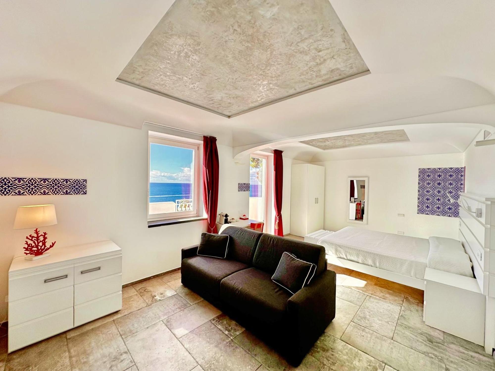 Deluxe Suite Balcony Sea View