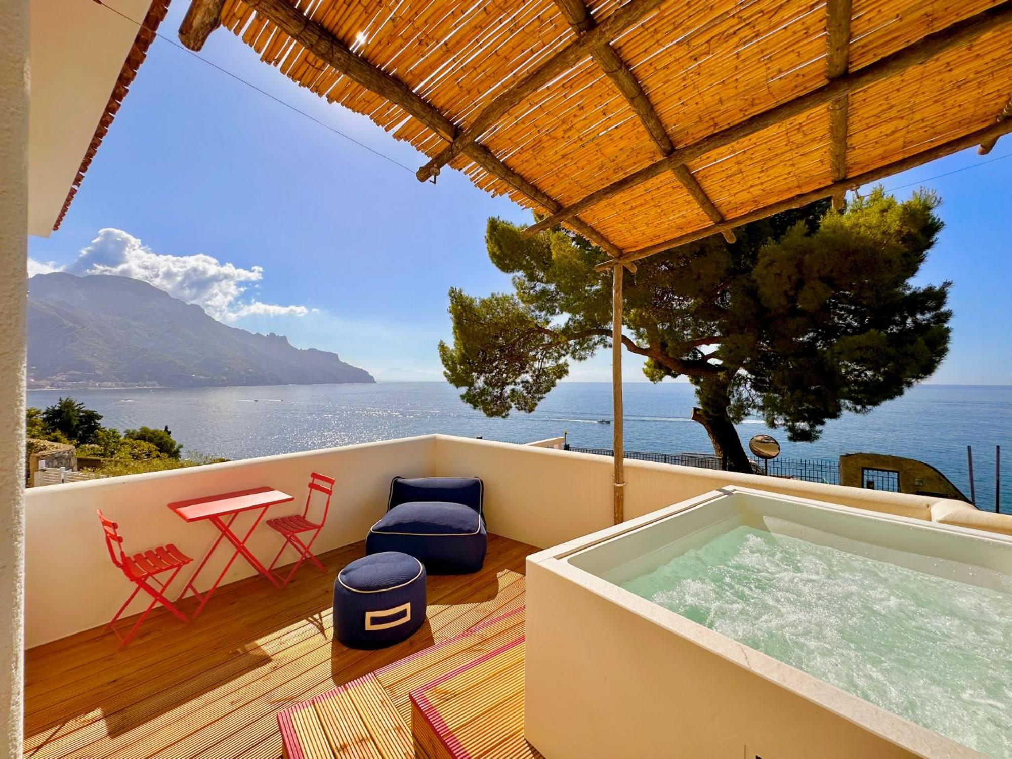 Jacuzzi Suite Sea View Terrace