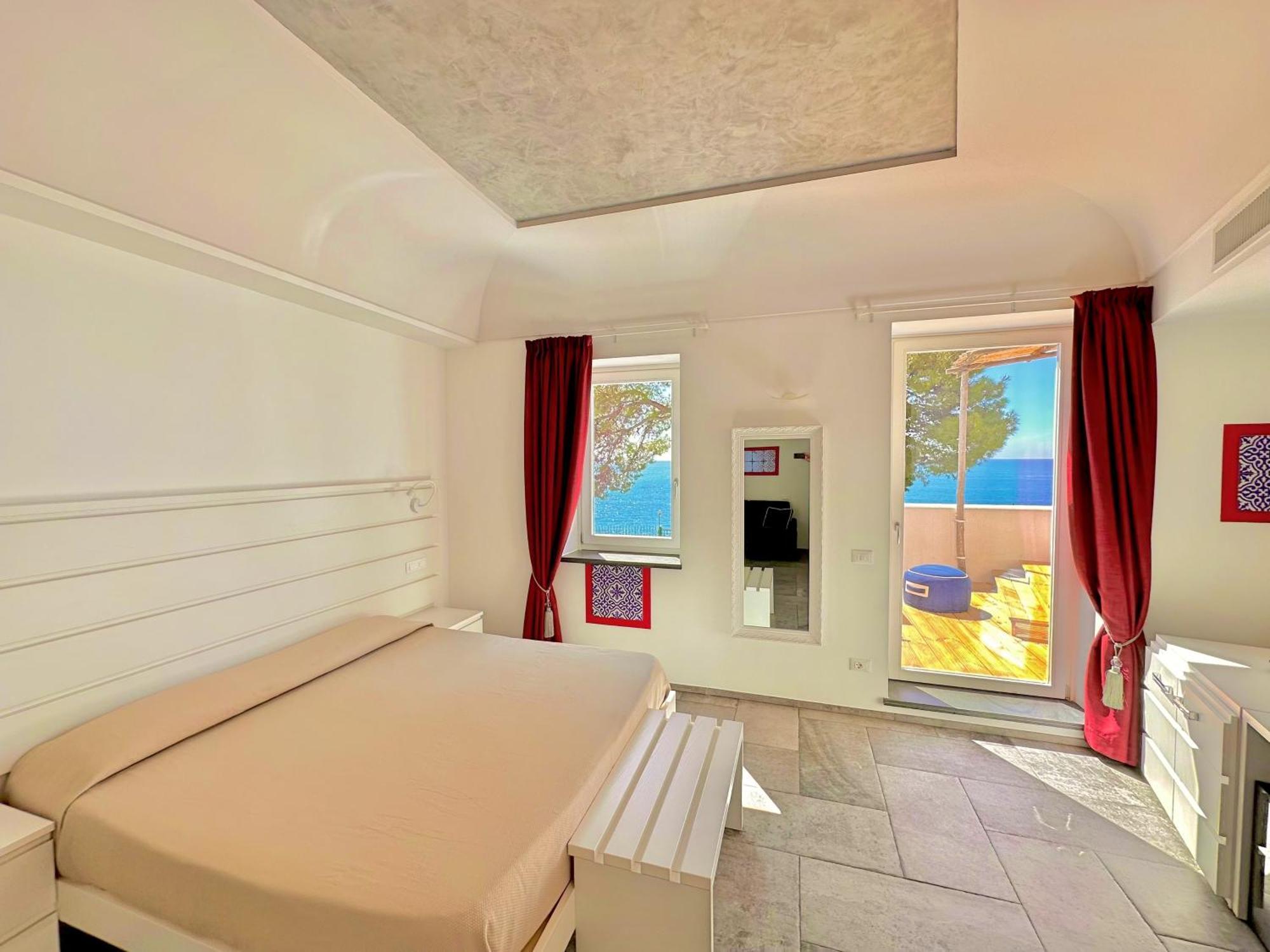 Jacuzzi Suite Sea View Terrace