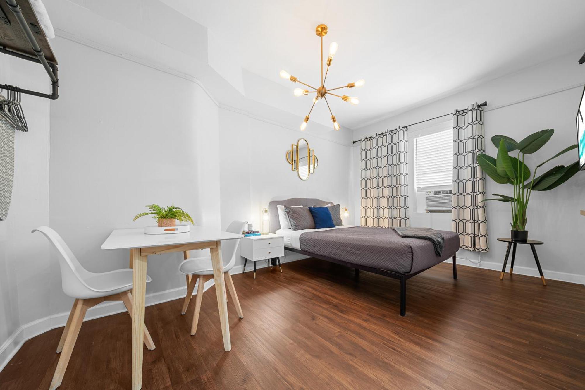 Standard Queen Studio Kitchenette