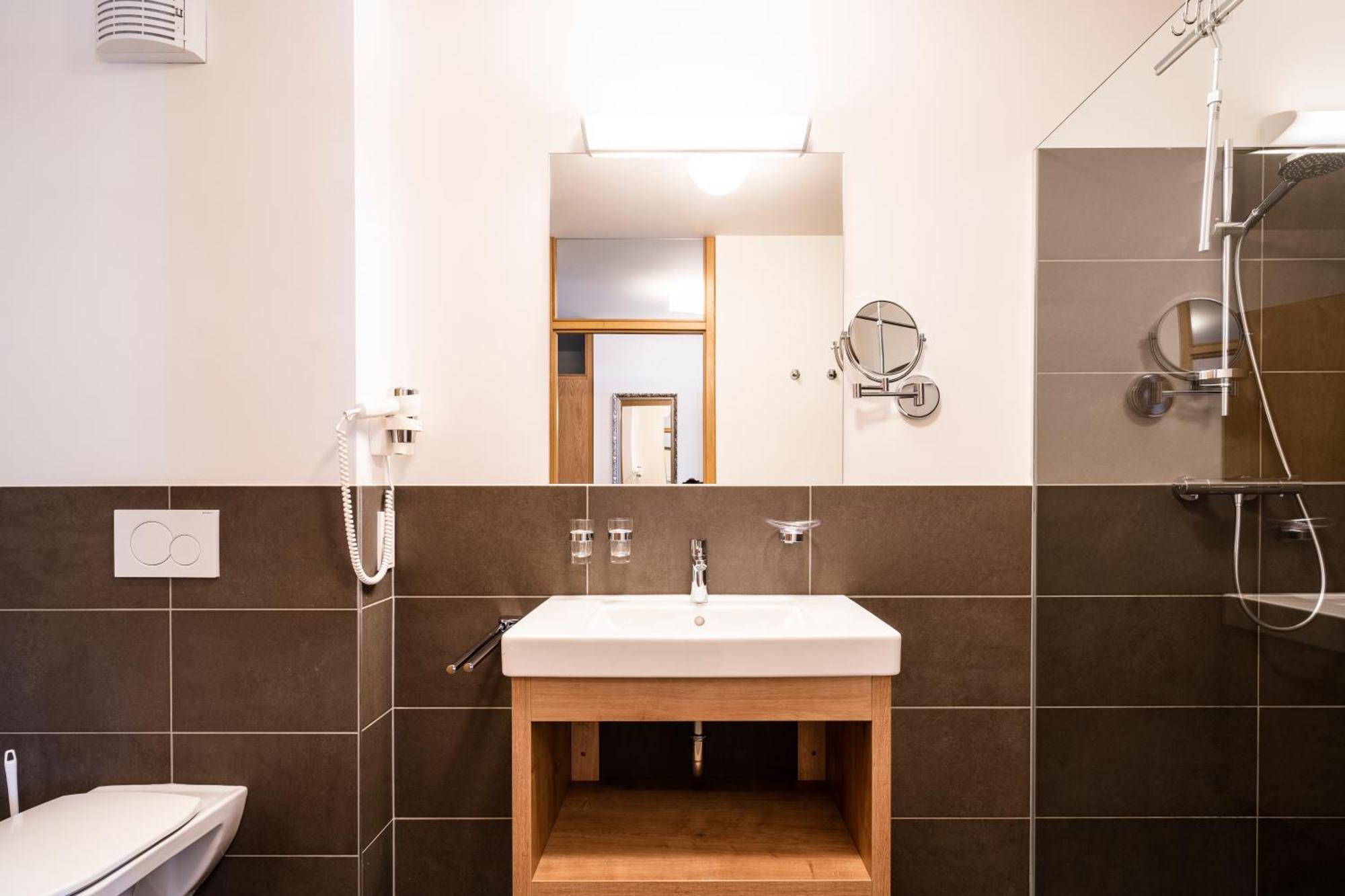 Comfort Two-bedroom Apartment with Bathtub (4 Adults + 2 Children)
