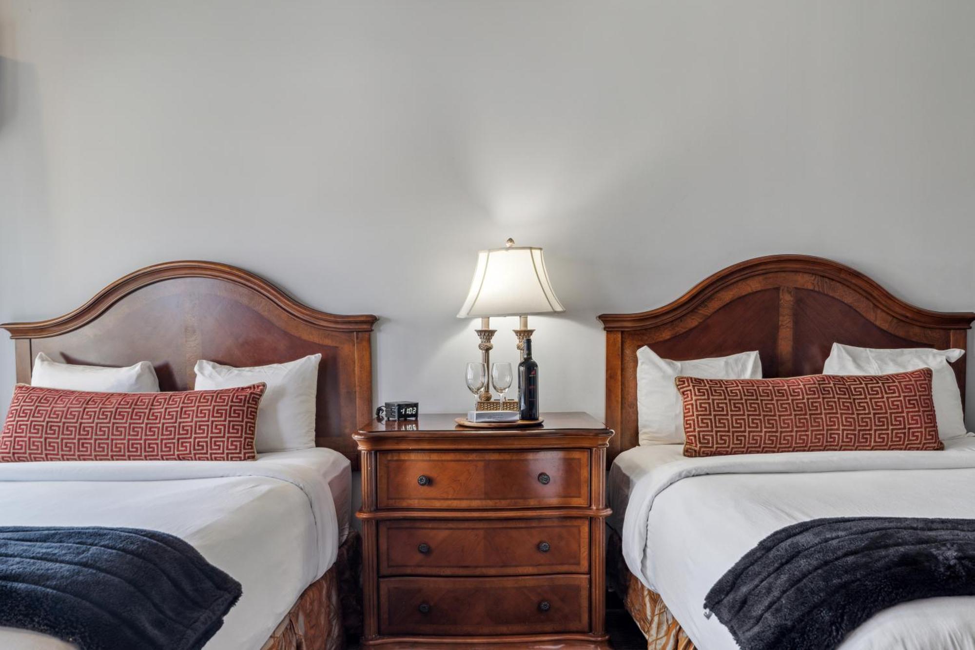 Queen Suite Two Queen Beds Non Smoking