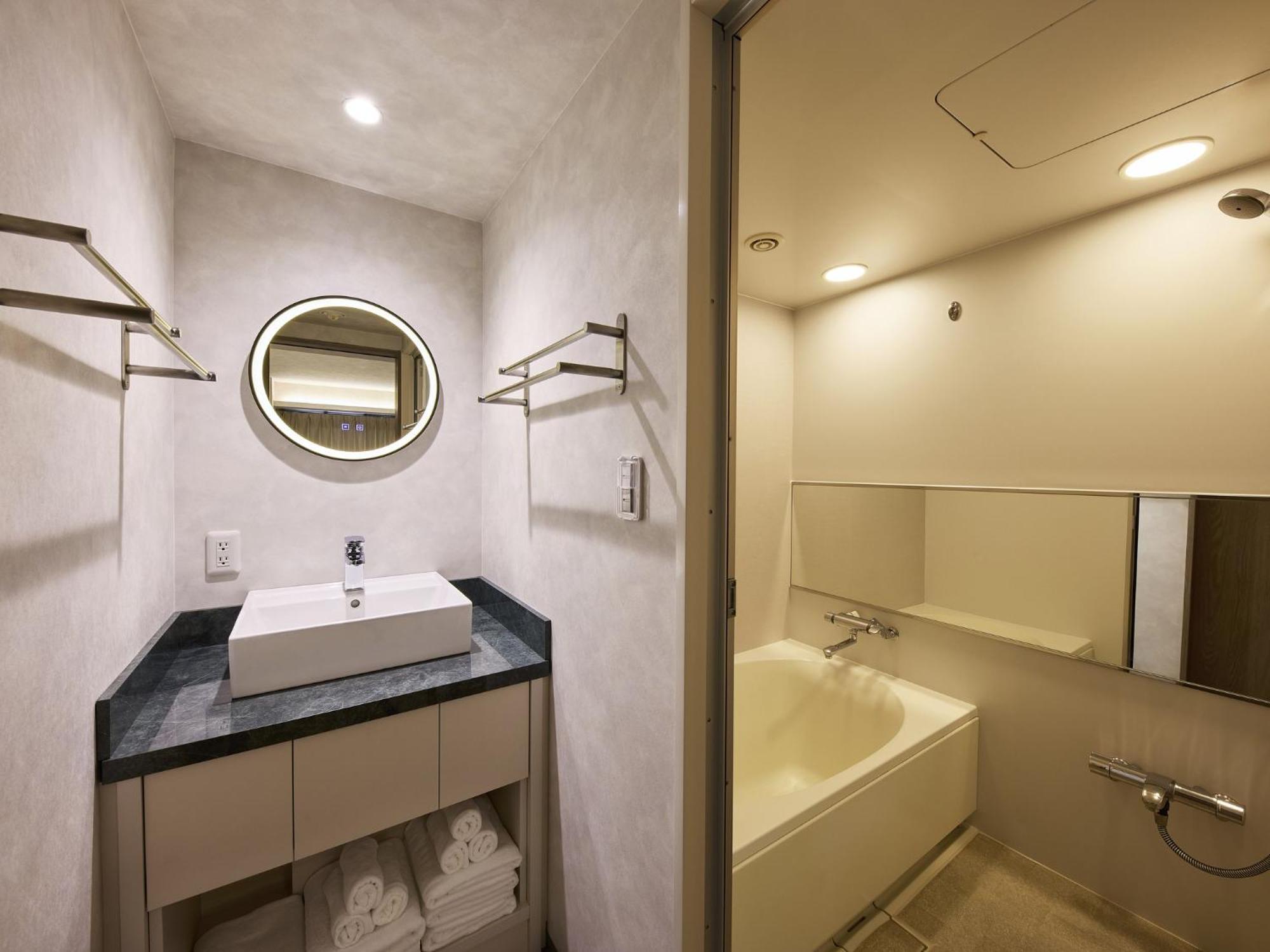 Accommodates up to 6 Guests -KASUMI- (3 Single Beds + 3 Futon Beds)