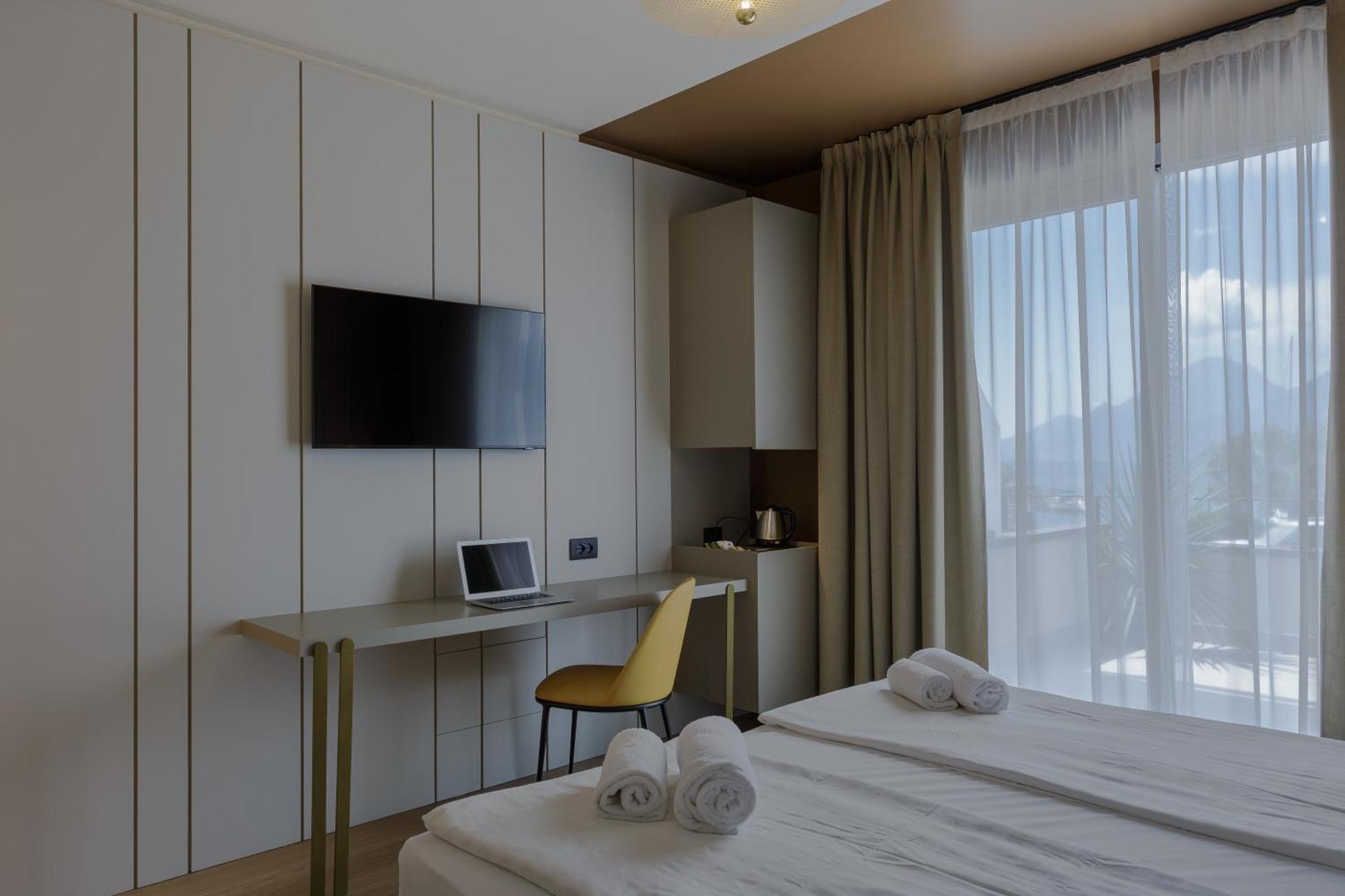 Family Room with Balcony,1674828203:JPEG