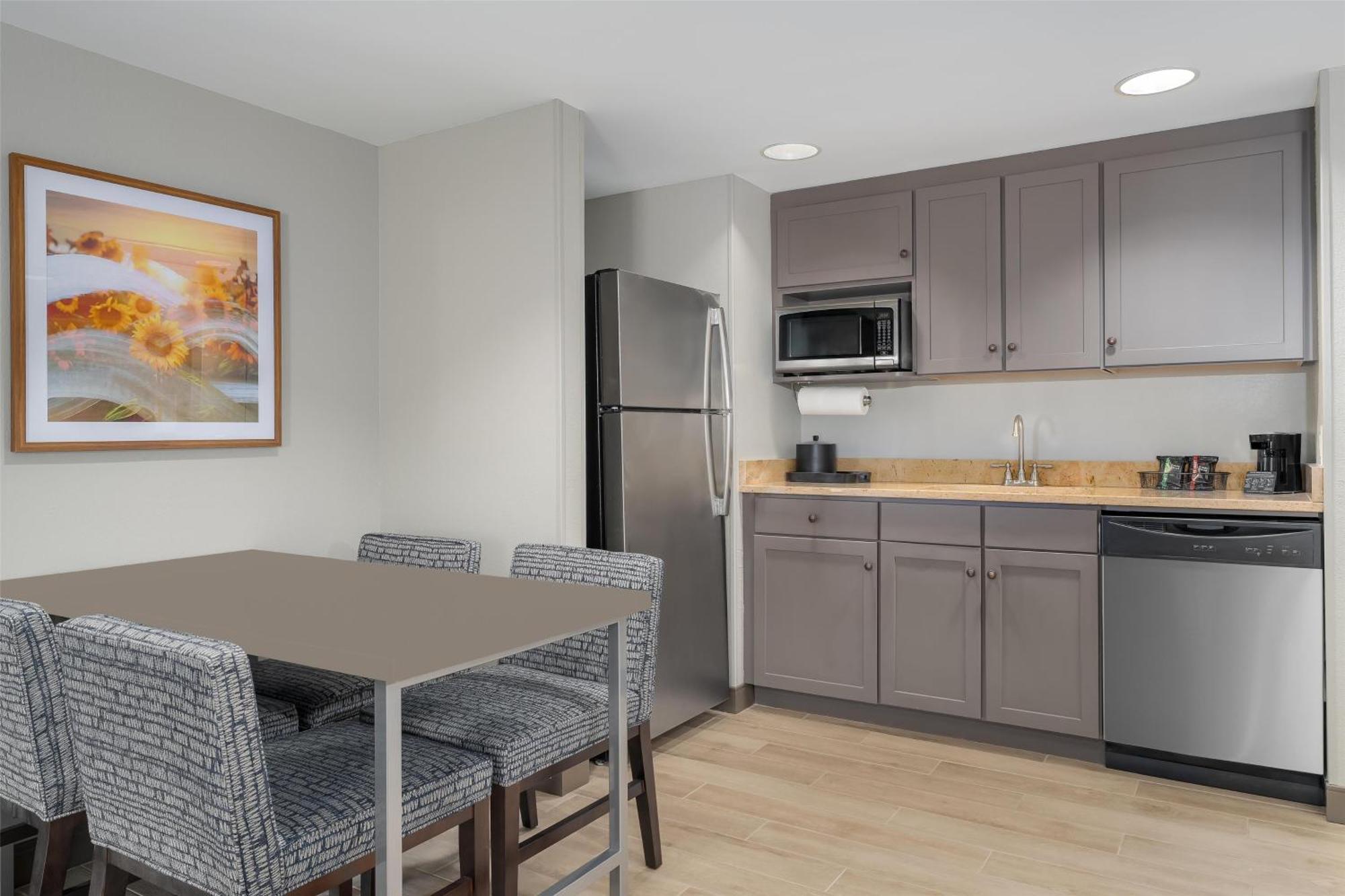 One-Bedroom King Suite with Sofa Bed - Non-Smoking