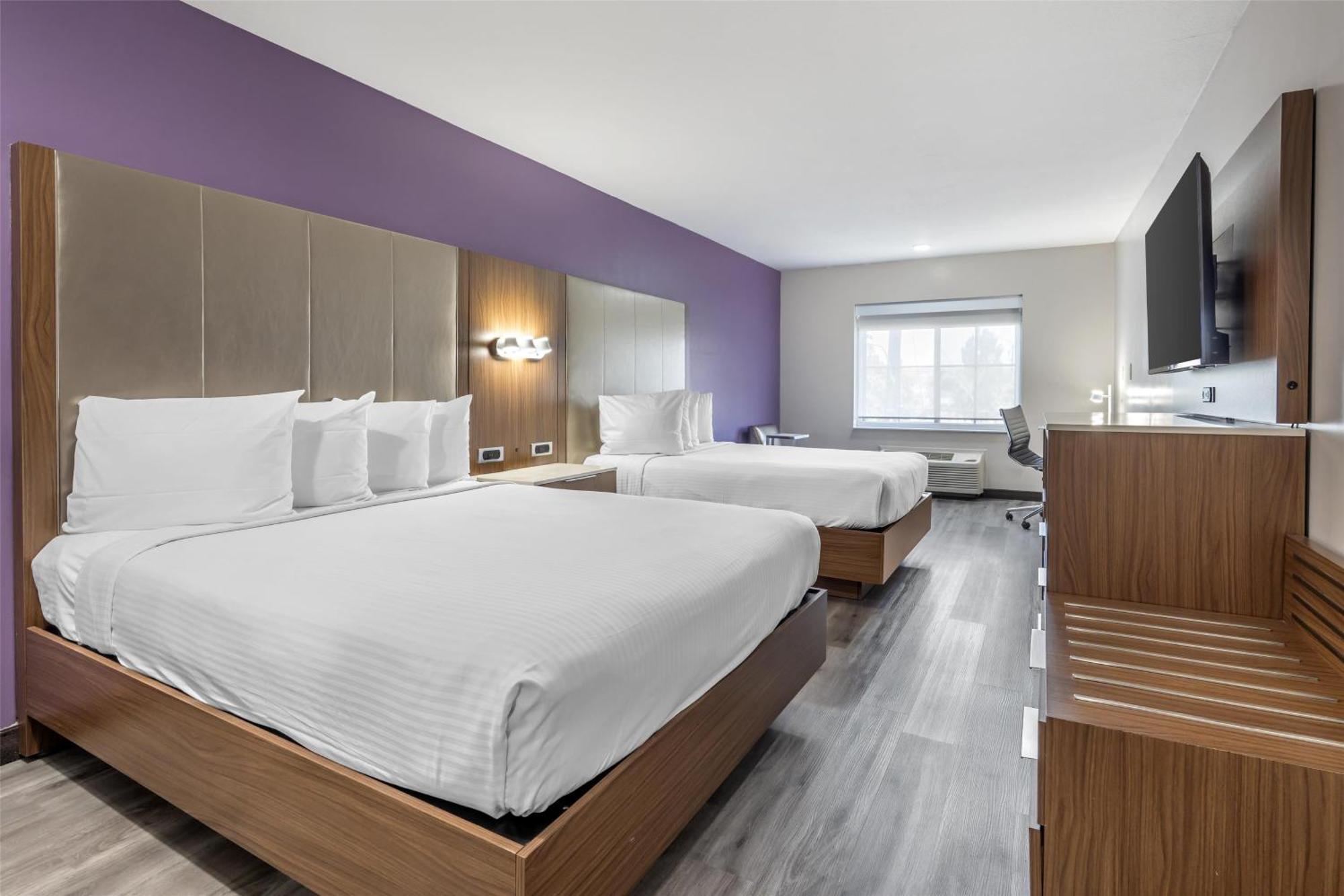 Queen Room Two Queen Beds Non-Smoking or Upper Floor