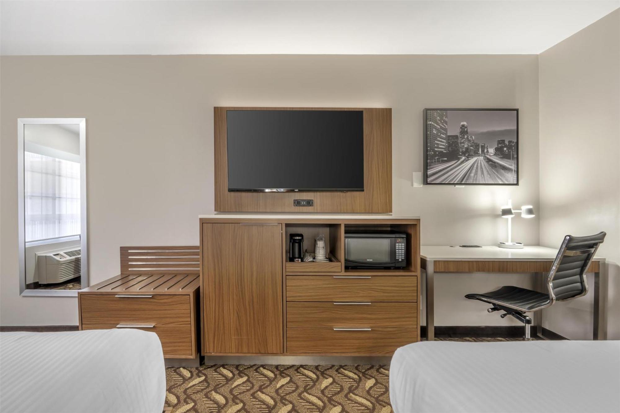 Deluxe Queen Room Two Queen Beds