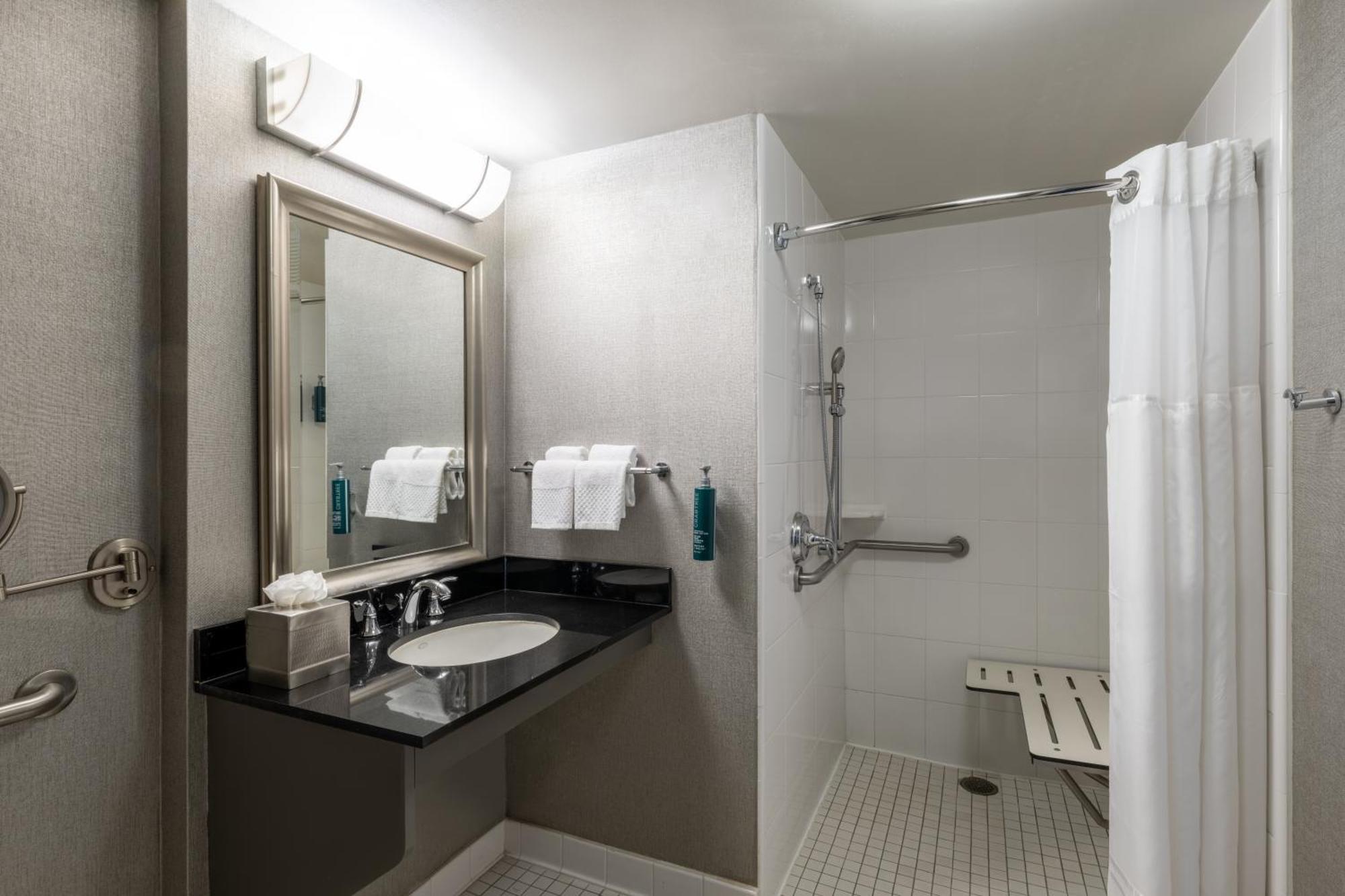 Queen Room with Bay View - Disability Access with Roll In Shower,1547323228:JPEG