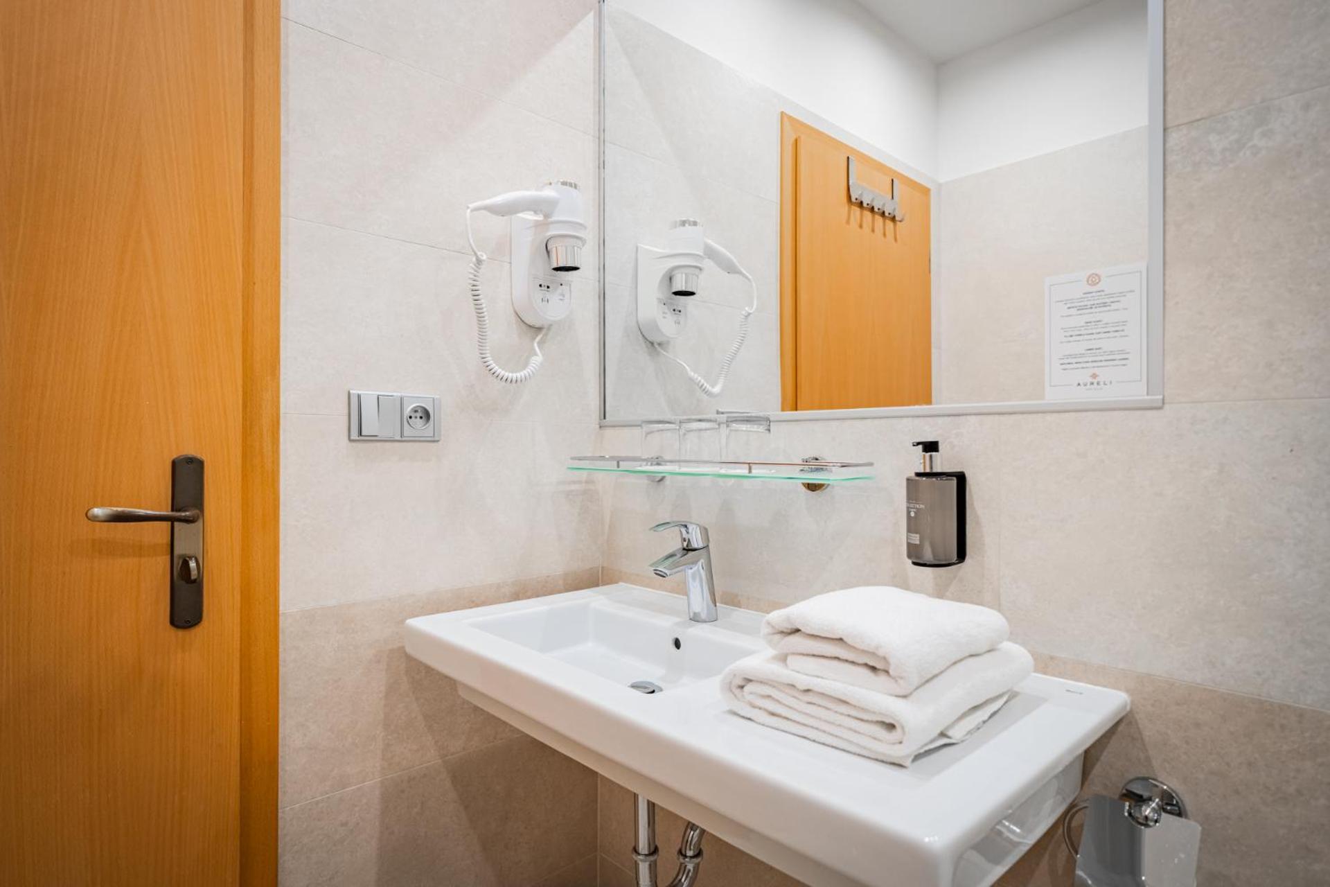 Chambre Double ou Lits Jumeaux avec Climatisation