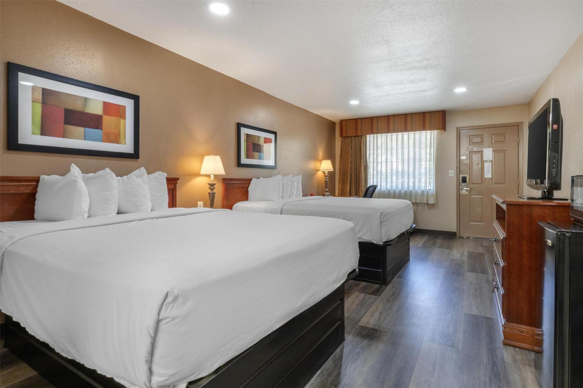 Queen Room with Two Queen Beds - Smoking