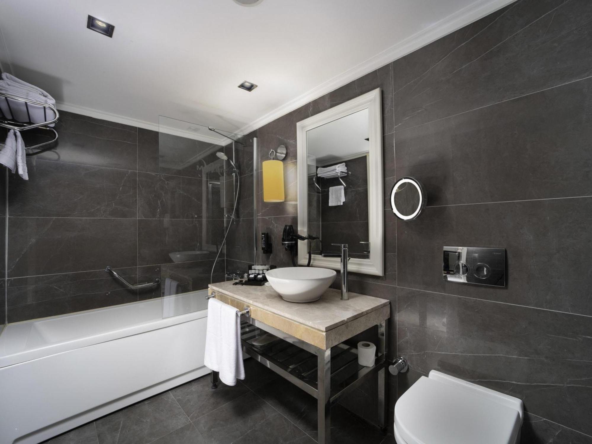Deluxe Family Suite