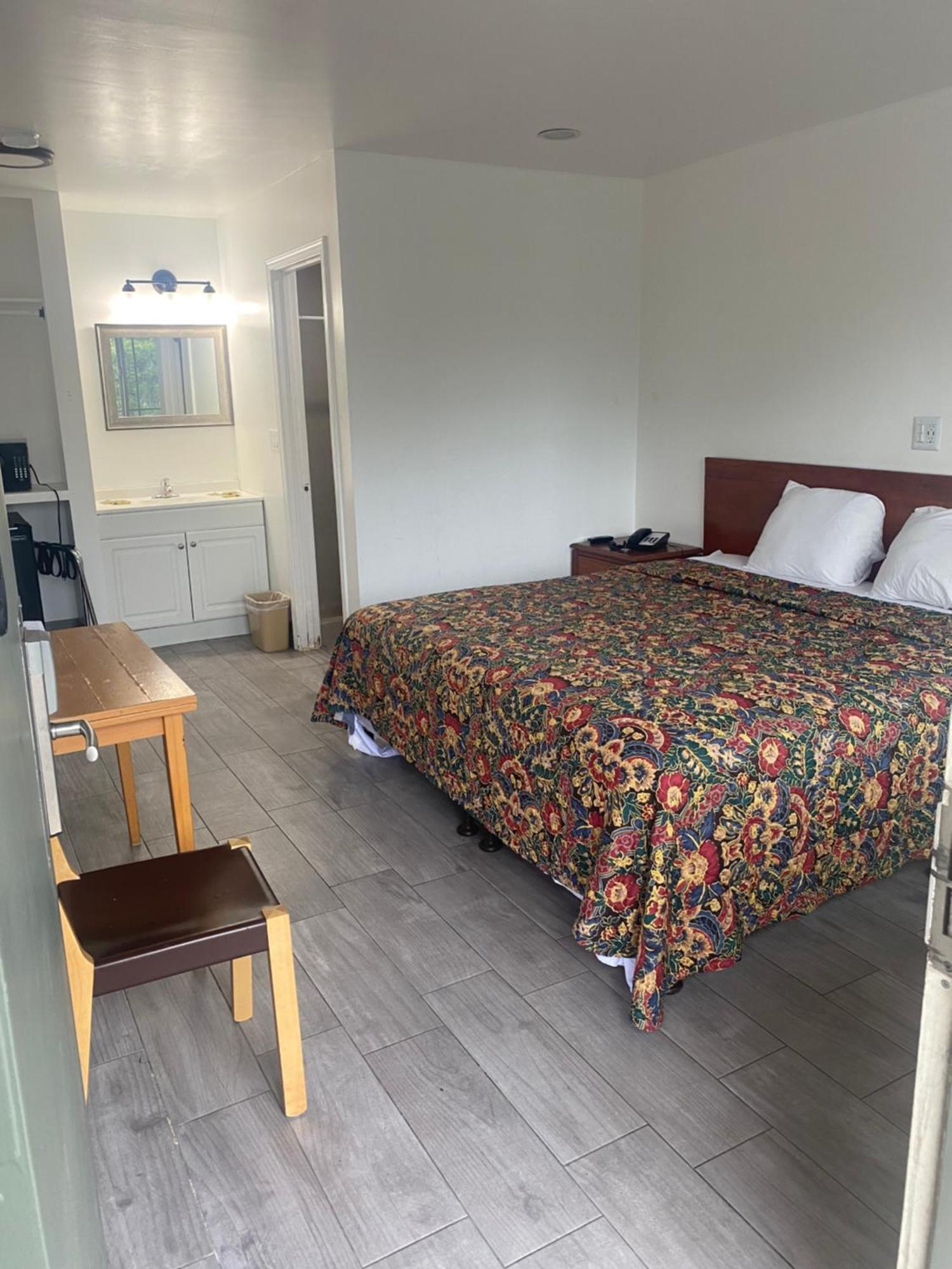 King Room,1370295989:JPEG