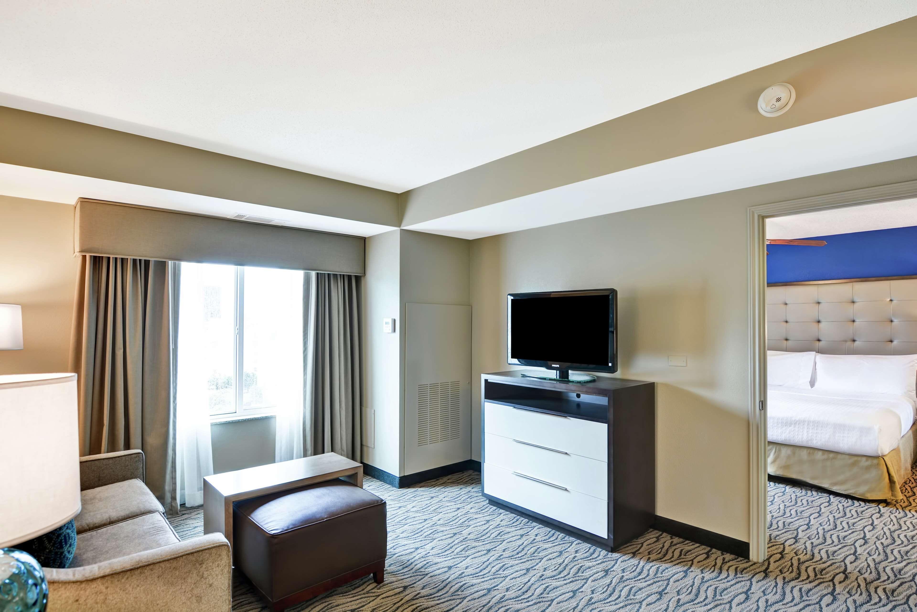 One-Bedroom King Suite - Non-Smoking,1498914571:JPEG