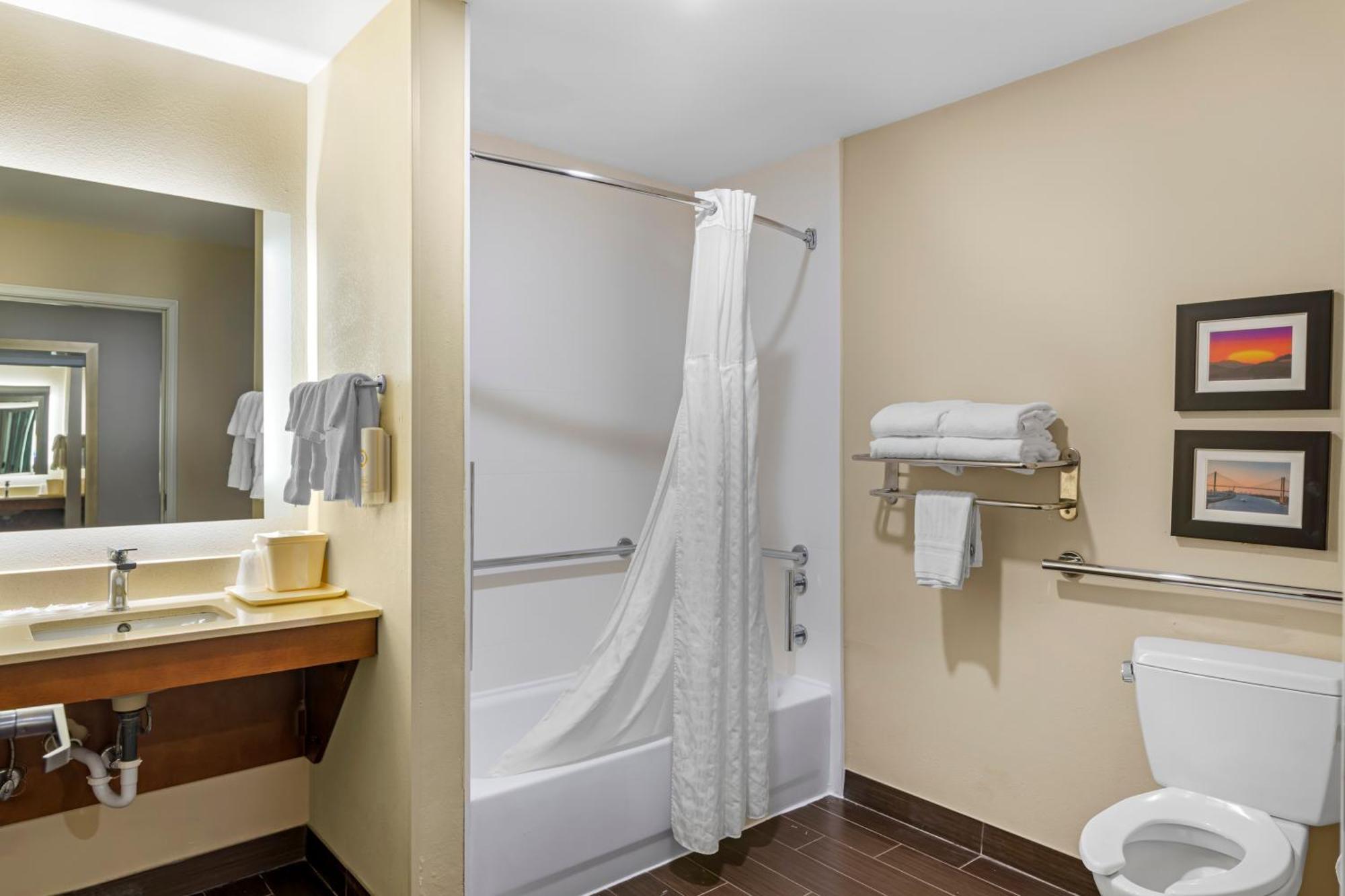 King Suite - Accessible/Non-Smoking