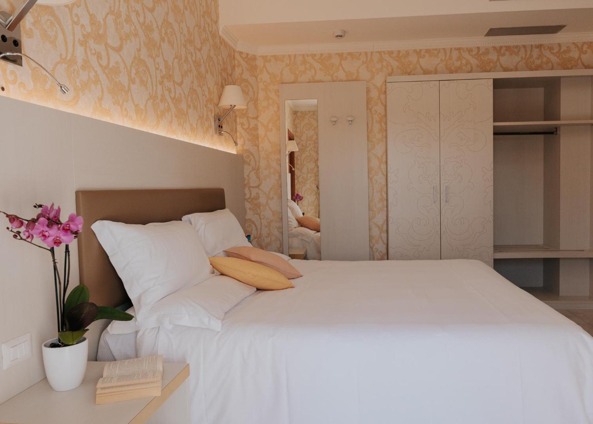 Quarto Deluxe com Cama de Casal ou 2 de Solteiro e Vista do Lago