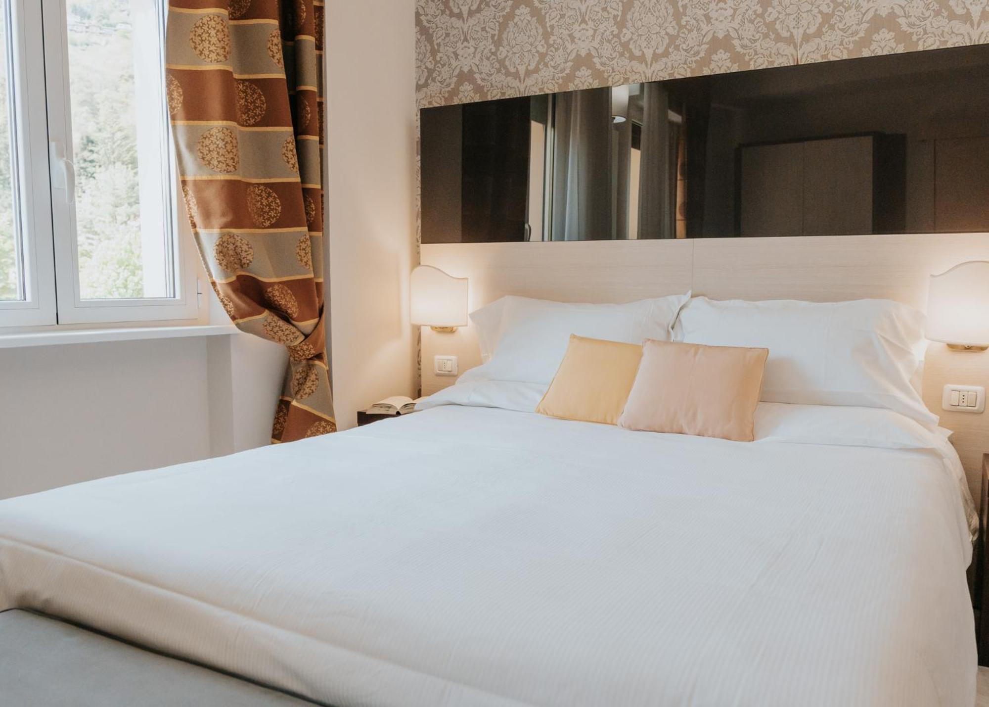Quarto com Cama de Casal ou 2 de Solteiro e Vista da Montanha