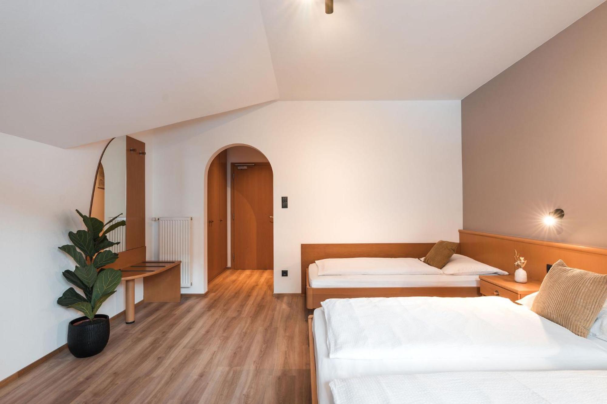 Dreibettzimmer mit Balkon