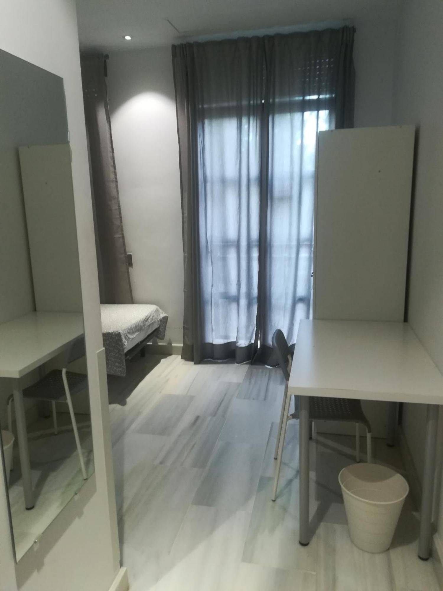 Single Room with Shared Bathroom,1756589124:JPEG