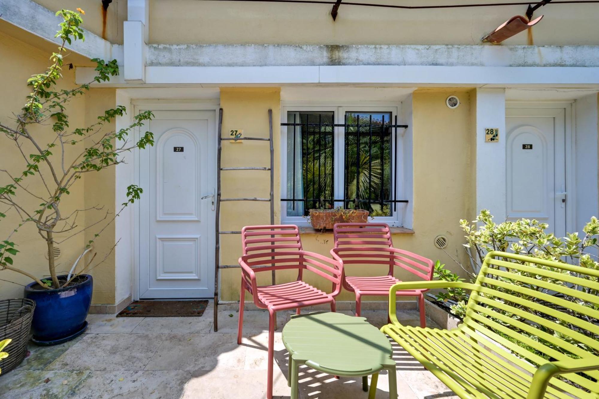 Triple Room Terrace Garden View