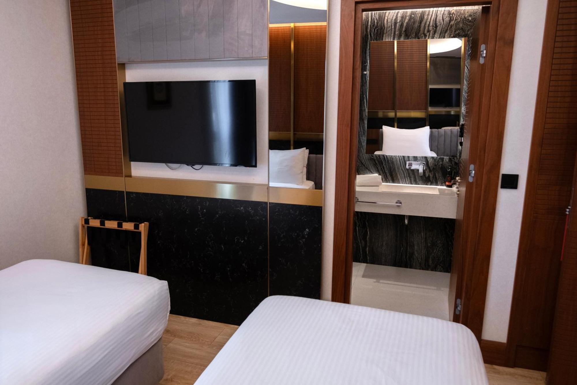Premier Twin Room,1770680988:JPEG