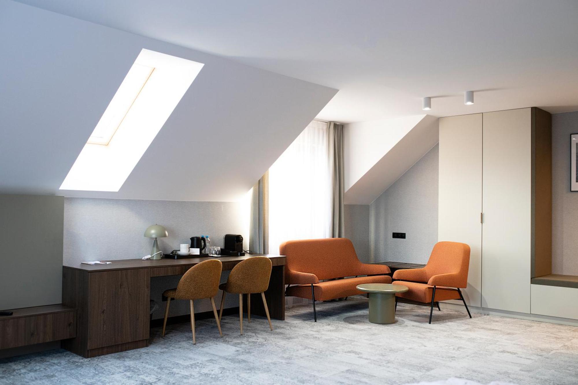 Zimmer mit Kingsize-Bett