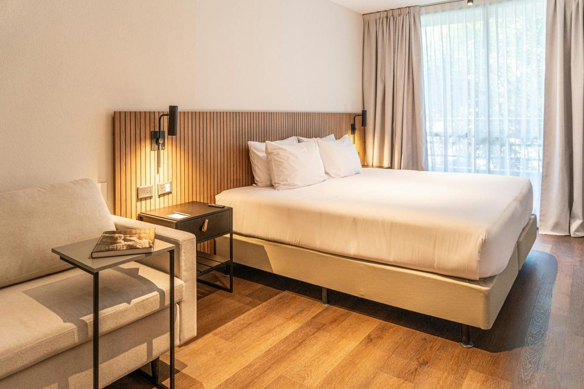 Standard King Room with Sofa Bed and Balcony - City View