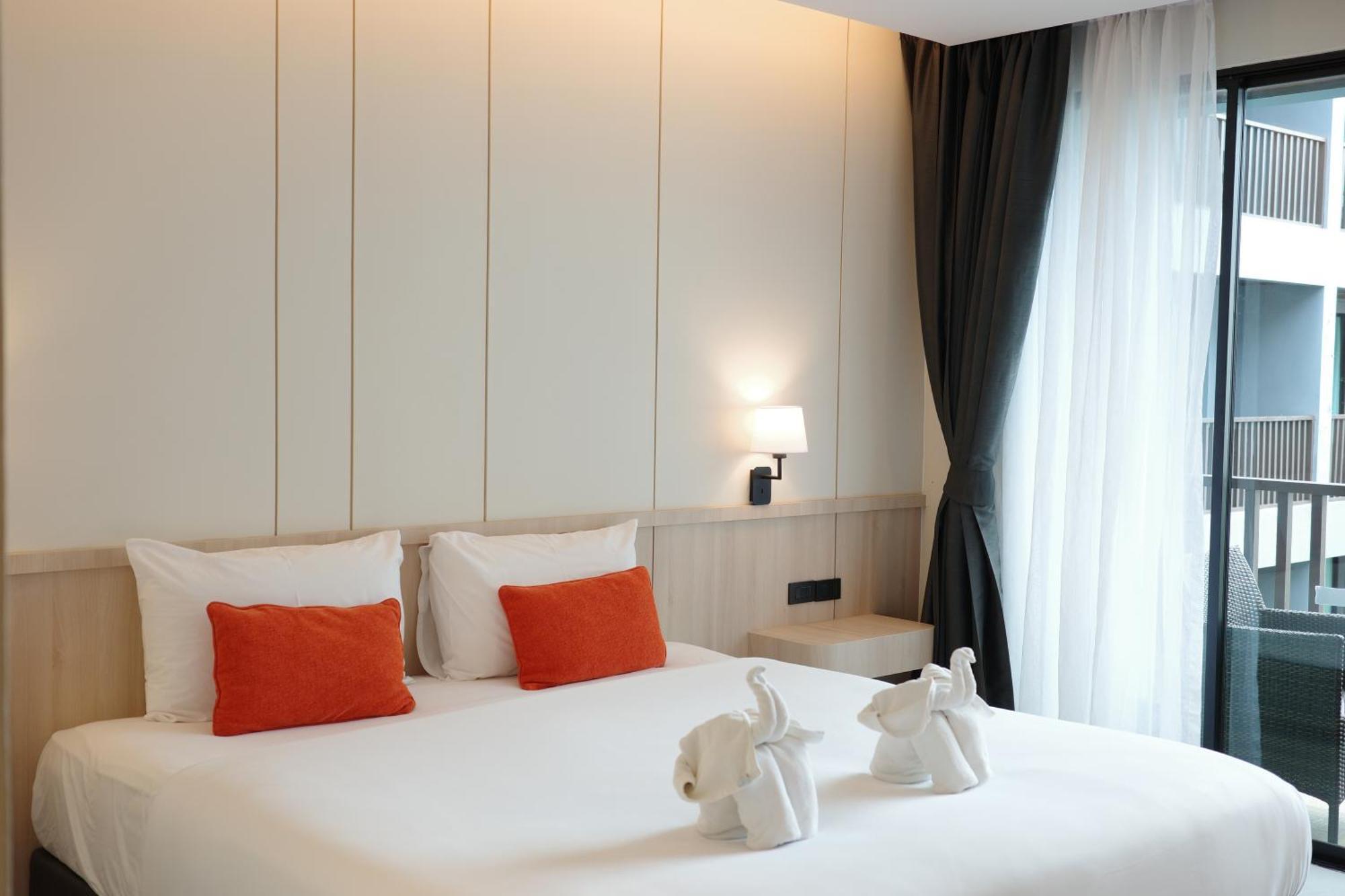 Chambre Double ou Lits Jumeaux Deluxe - Vue sur Piscine