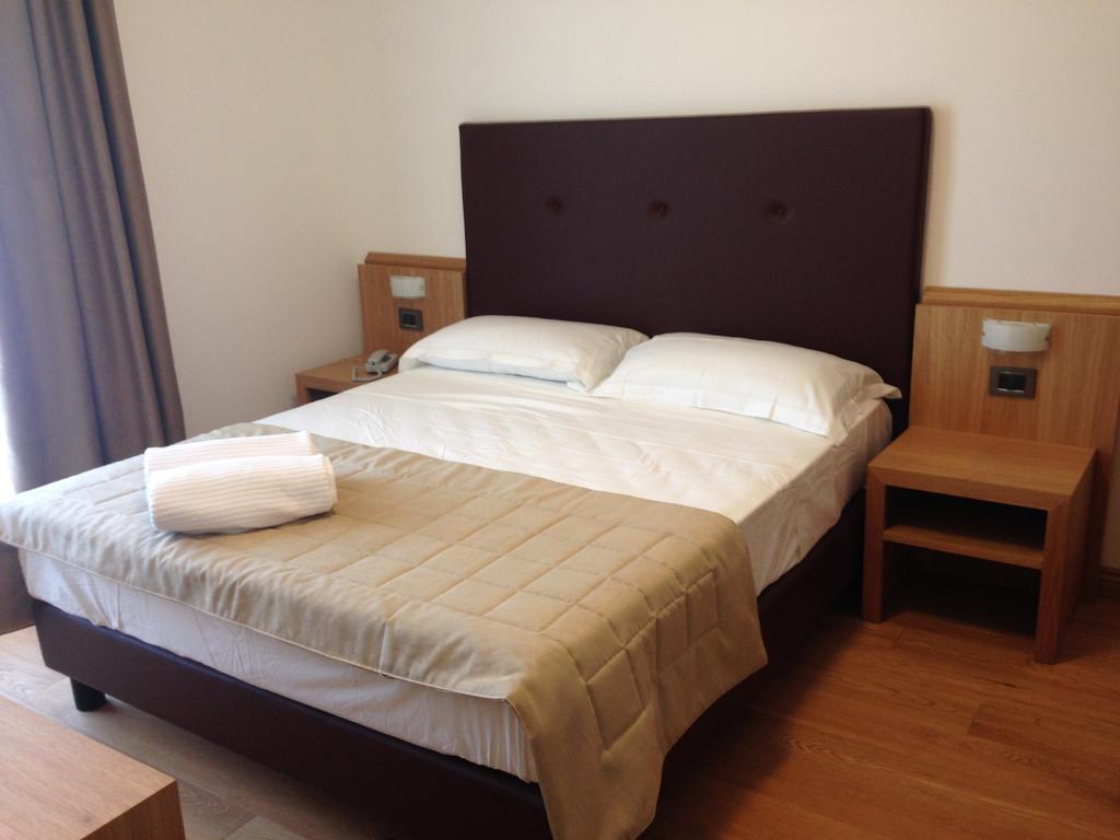Single Room,972105616:JPEG