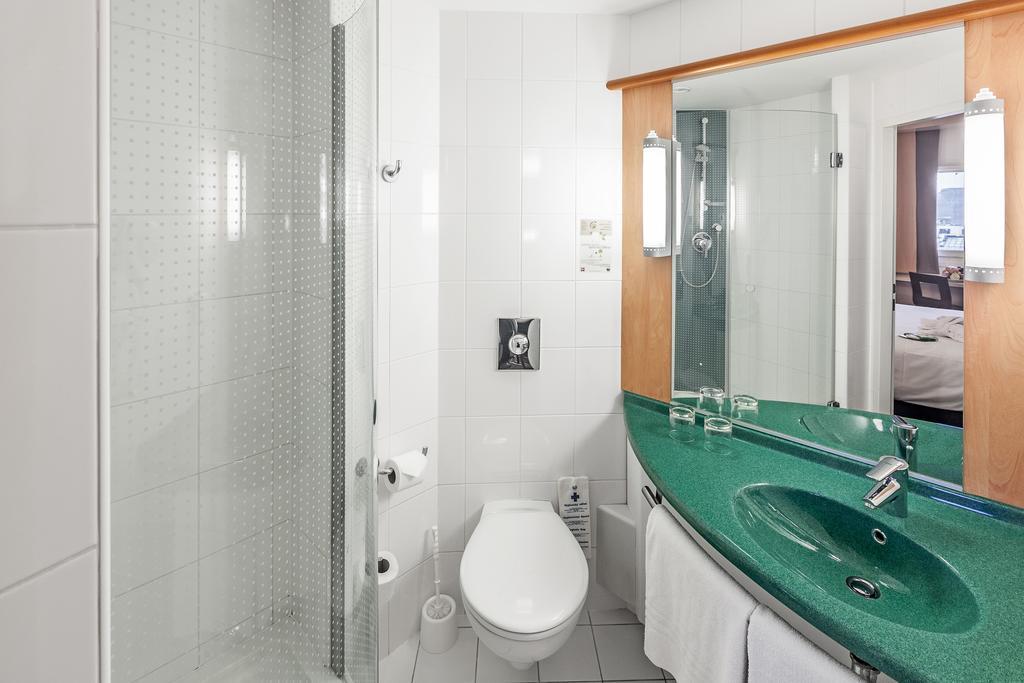 Quarto com 1 Cama de Casal