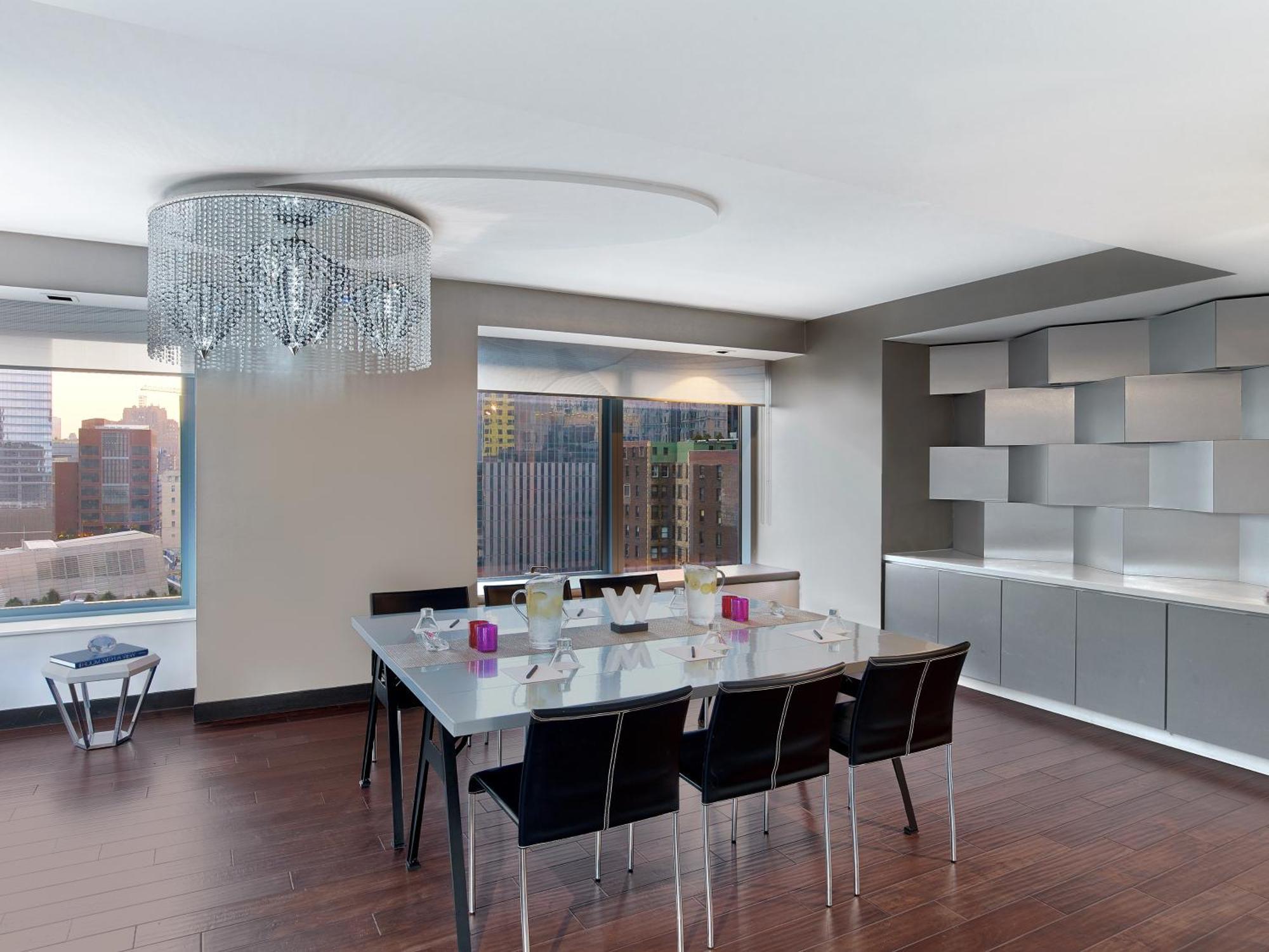One-Bedroom King Deluxe Suite with City View, Non-Smoking
