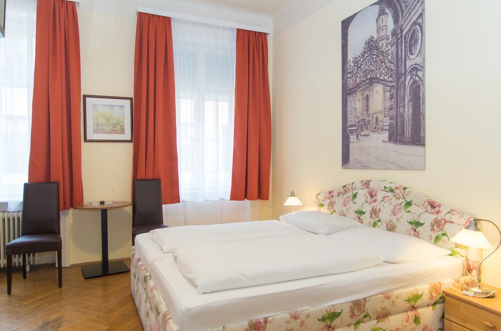 Superior Single Room with Private Bathroom