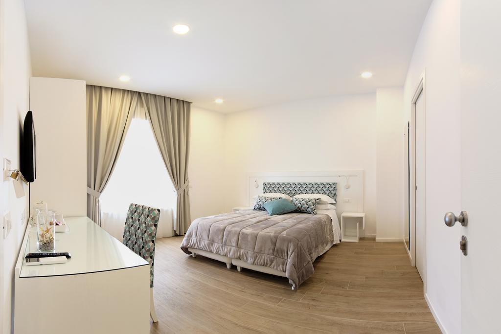 Double or Twin Room Bathroom